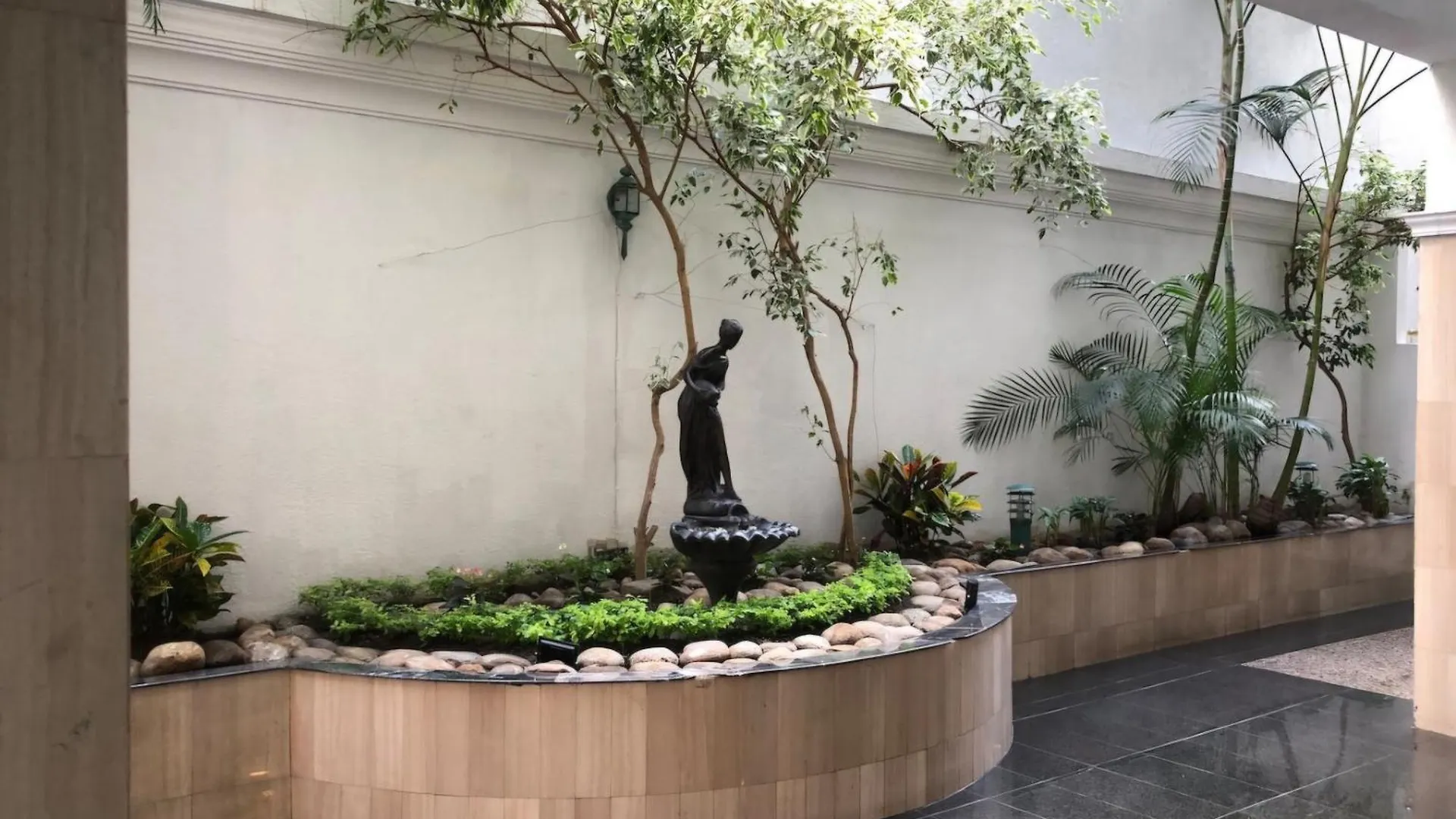 קיטו Av Republica De El Salvador Fontana Suites 0*,  אקוודור